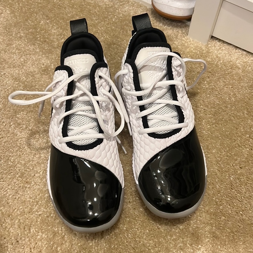 NEW Nike Lebron Witness / 8.5, 9